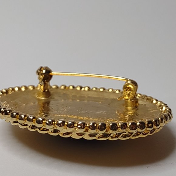 Gold Tone And Black Oval Brooch - Picture 14 of 16